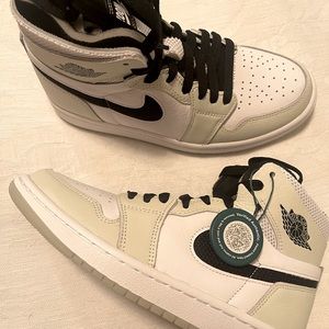 Air Jordan- Jordan 1 High Zoom Air CMFT Sail/Wht-Blk.     Size 5.5